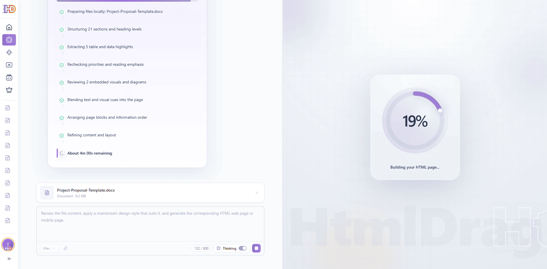 Die KI-Erstellung baut eine HTML-Seite aus dem Word-Projektangebot, links mit abgeschlossener Dokumentanalyse und rechts mit Fortschritt der Seitengenerierung